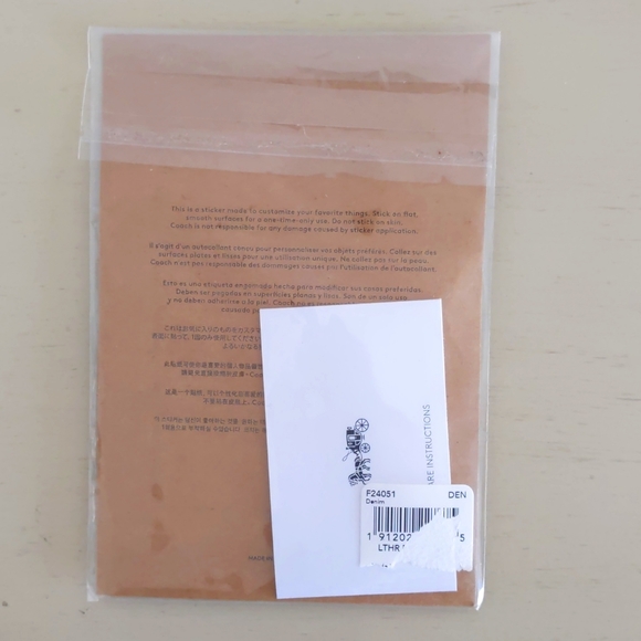 NWT Coach:New York Phone Wallet - Navy Blue - Picture 2 of 2